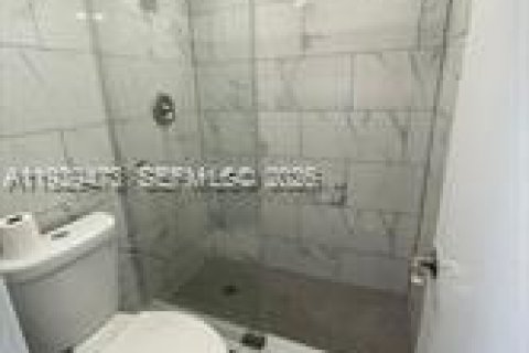 Condo in Tamarac, Florida, 2 bedrooms  № 1995899 - photo 14