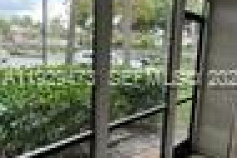 Condo in Tamarac, Florida, 2 bedrooms  № 1995899 - photo 22