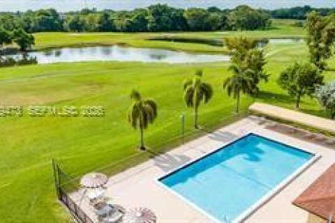 Condo in Tamarac, Florida, 2 bedrooms  № 1995899 - photo 23