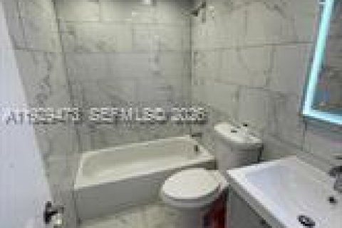 Condo in Tamarac, Florida, 2 bedrooms  № 1995899 - photo 17