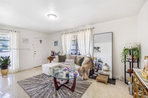 Propiedad comercial en venta en Miami, Florida, 195.56 m2 № 1697631 - foto 7