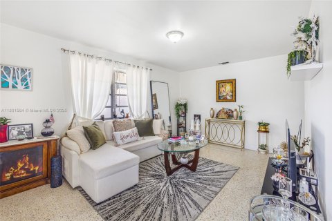 Propiedad comercial en venta en Miami, Florida, 195.56 m2 № 1697631 - foto 5