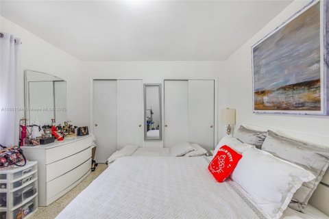 Propiedad comercial en venta en Miami, Florida, 195.56 m2 № 1697631 - foto 19
