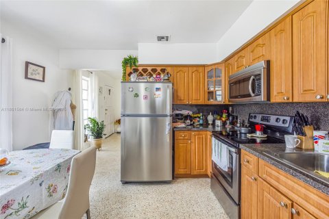 Propiedad comercial en venta en Miami, Florida, 195.56 m2 № 1697631 - foto 13