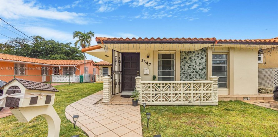 Propiedad comercial en Miami, Florida 195.56 m2 № 1697631
