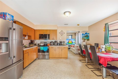 Propiedad comercial en venta en Miami, Florida, 195.56 m2 № 1697631 - foto 27