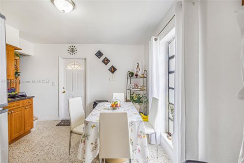 Propiedad comercial en venta en Miami, Florida, 195.56 m2 № 1697631 - foto 10