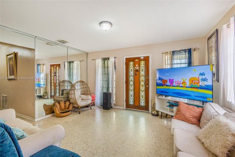 Propiedad comercial en venta en Miami, Florida, 195.56 m2 № 1697631 - foto 24