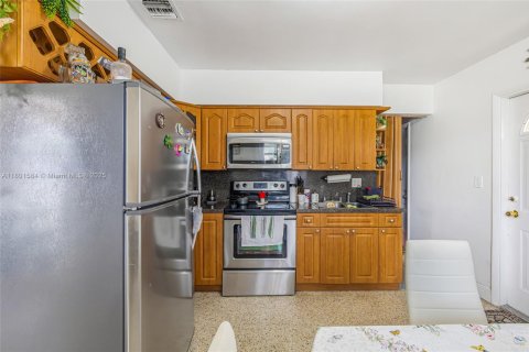 Propiedad comercial en venta en Miami, Florida, 195.56 m2 № 1697631 - foto 11