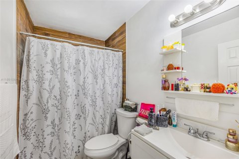 Propiedad comercial en venta en Miami, Florida, 195.56 m2 № 1697631 - foto 16