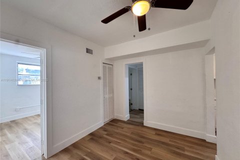 Купить виллу или дом в Майами-Гарденс, Флорида 3 спальни, 73.21м2, № 1972853 - фото 3