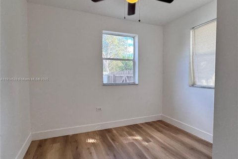 Купить виллу или дом в Майами-Гарденс, Флорида 3 спальни, 73.21м2, № 1972853 - фото 9