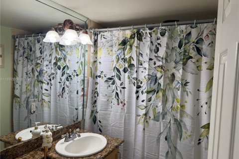 Condo in Fort Lauderdale, Florida, 2 bedrooms № 1995673 - photo 5