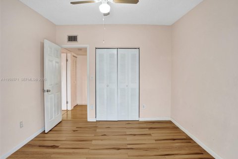 Condominio en alquiler en Tamarac, Florida, 2 dormitorios, 76.83 m2 № 2010453 - foto 16