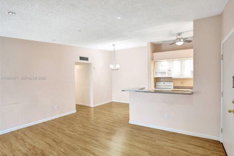 Condominio en alquiler en Tamarac, Florida, 2 dormitorios, 76.83 m2 № 2010453 - foto 5