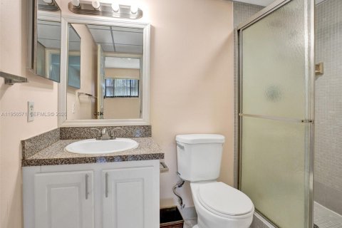 Condominio en alquiler en Tamarac, Florida, 2 dormitorios, 76.83 m2 № 2010453 - foto 17