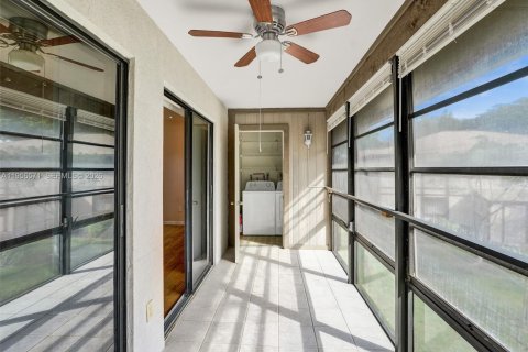 Condominio en alquiler en Tamarac, Florida, 2 dormitorios, 76.83 m2 № 2010453 - foto 2