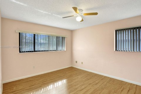 Condominio en alquiler en Tamarac, Florida, 2 dormitorios, 76.83 m2 № 2010453 - foto 9