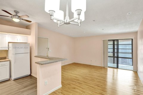 Condominio en alquiler en Tamarac, Florida, 2 dormitorios, 76.83 m2 № 2010453 - foto 7