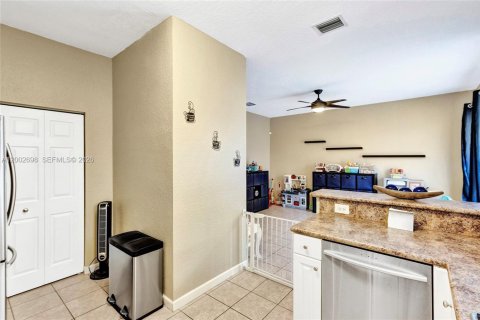 Townhouse in Miami, Florida 3 bedrooms, 163.32 sq.m. № 2066570 - photo 10