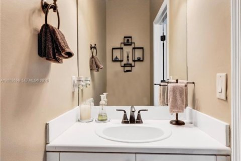 Townhouse in Miami, Florida 3 bedrooms, 163.32 sq.m. № 2066570 - photo 13