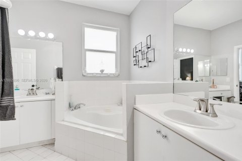 Townhouse in Miami, Florida 3 bedrooms, 163.32 sq.m. № 2066570 - photo 23