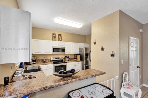 Townhouse in Miami, Florida 3 bedrooms, 163.32 sq.m. № 2066570 - photo 8