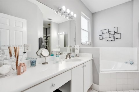 Townhouse in Miami, Florida 3 bedrooms, 163.32 sq.m. № 2066570 - photo 21