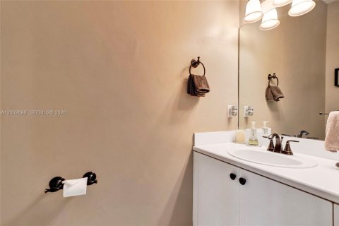 Townhouse in Miami, Florida 3 bedrooms, 163.32 sq.m. № 2066570 - photo 11