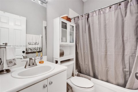 Townhouse in Miami, Florida 3 bedrooms, 163.32 sq.m. № 2066570 - photo 30