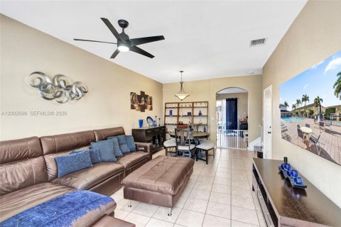 Townhouse in Miami, Florida 3 bedrooms, 163.32 sq.m. № 2066570 - photo 3