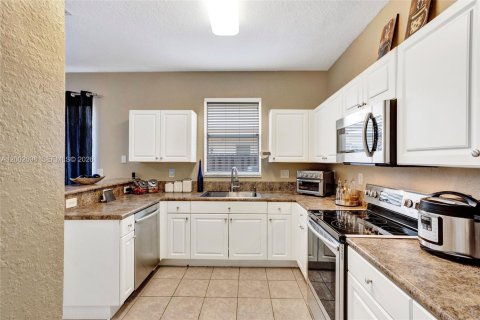 Townhouse in Miami, Florida 3 bedrooms, 163.32 sq.m. № 2066570 - photo 9