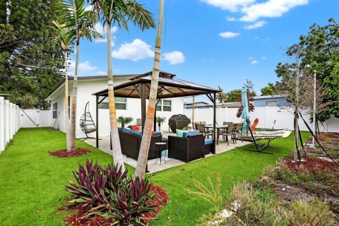 House in Pompano Beach, Florida 3 bedrooms, 131.74 sq.m. № 2365223