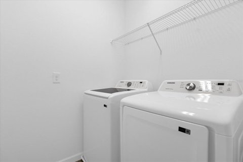 Casa en alquiler en Kissimmee, Florida, 8 dormitorios, 301.75 m2 № 1772085 - foto 7