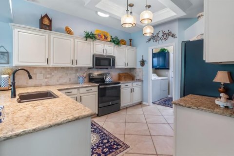 House in Clermont, Florida 3 bedrooms, 201.13 sq.m. № 2217260 - photo 13
