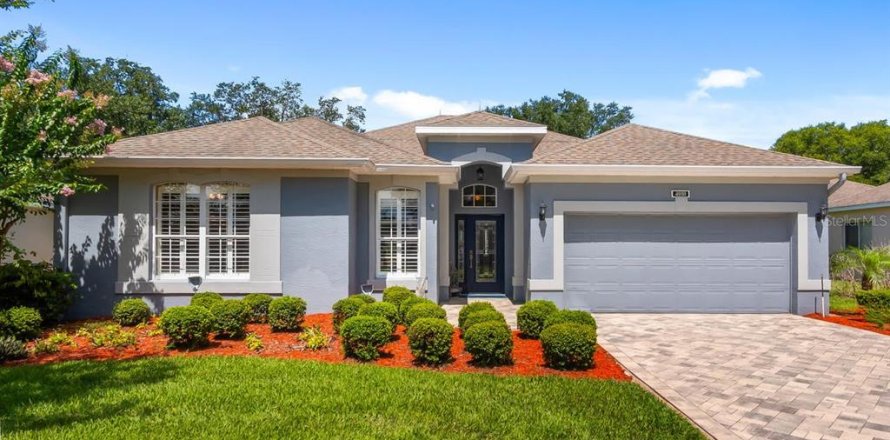 House in Clermont, Florida 3 bedrooms, 201.13 sq.m. № 2217260