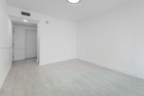 Condo in Miami, Florida, 2 bedrooms  № 2054286 - photo 11