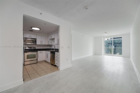 Condo in Miami, Florida, 2 bedrooms  № 2054286 - photo 5