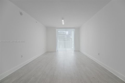 Condo in Miami, Florida, 2 bedrooms  № 2054286 - photo 15