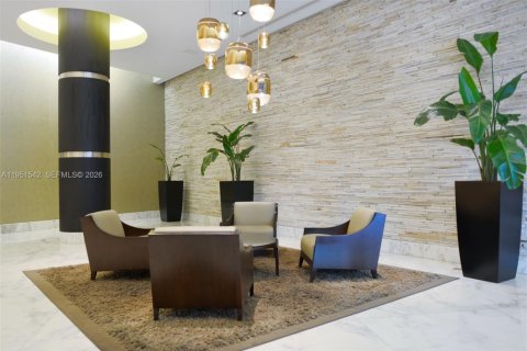 Condo in Miami, Florida, 2 bedrooms  № 2054286 - photo 25