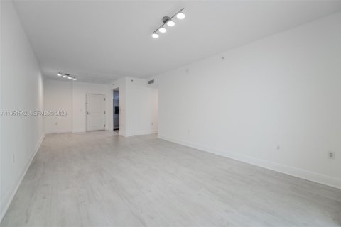 Condo in Miami, Florida, 2 bedrooms  № 2054286 - photo 7