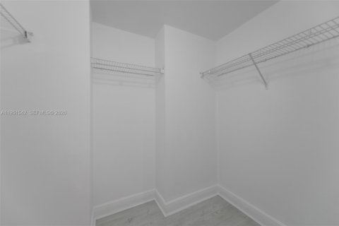 Condo in Miami, Florida, 2 bedrooms  № 2054286 - photo 14