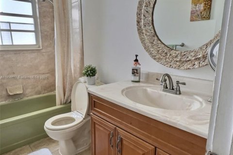 Copropriété à vendre à Hallandale Beach, Floride: 2 chambres, 121.79 m2 № 1987826 - photo 9