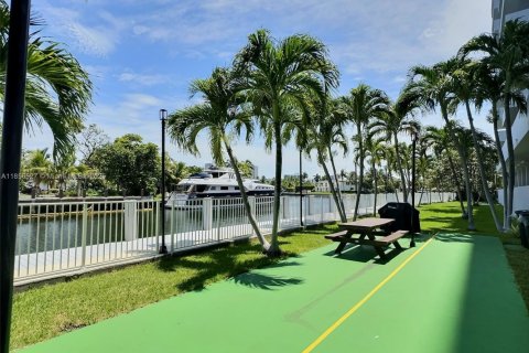 Copropriété à vendre à Hallandale Beach, Floride: 2 chambres, 121.79 m2 № 1987826 - photo 15