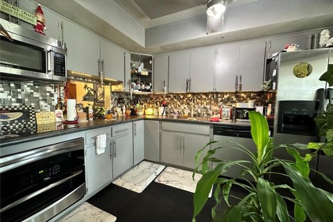 Condo in Saint Petersburg, Florida, 1 bedroom  № 1829422 - photo 1
