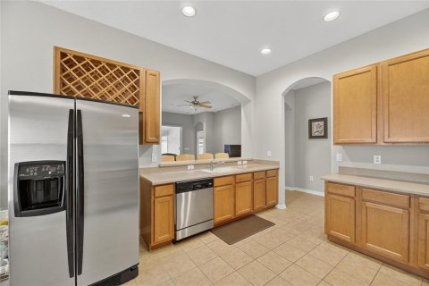House in Seffner, Florida 4 bedrooms, 182.55 sq.m. № 2099260 - photo 8