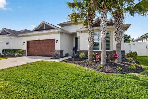 House in Wesley Chapel, Florida 4 bedrooms, 186.92 sq.m. № 2157307 - photo 2
