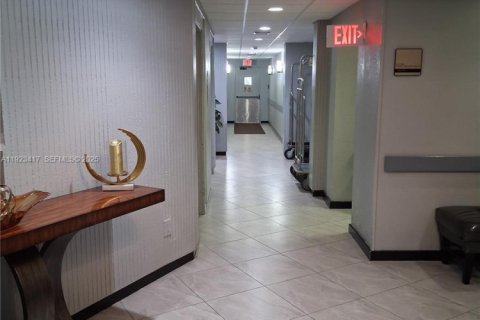 Copropriété à louer à Pembroke Pines, Floride: 2 chambres, 107.77 m2 № 1977375 - photo 3