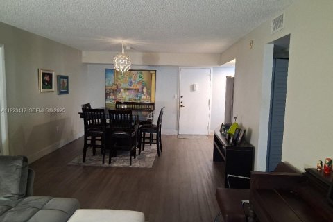 Copropriété à louer à Pembroke Pines, Floride: 2 chambres, 107.77 m2 № 1977375 - photo 8