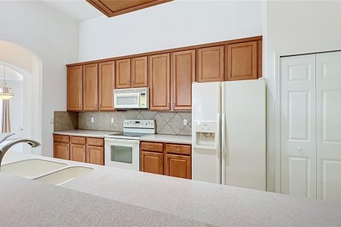 House in Orlando, Florida 5 bedrooms, 295.89 sq.m. № 2393470 - photo 15